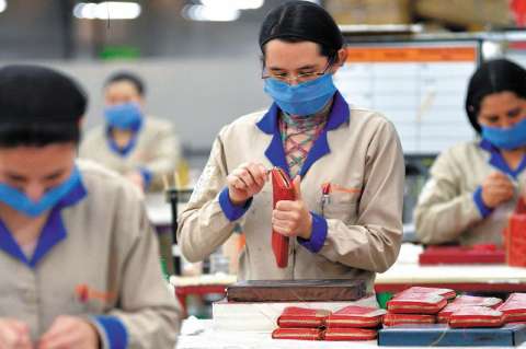 Gobierno, empresarios y trabajadores abren mesa para revisar normas laborales