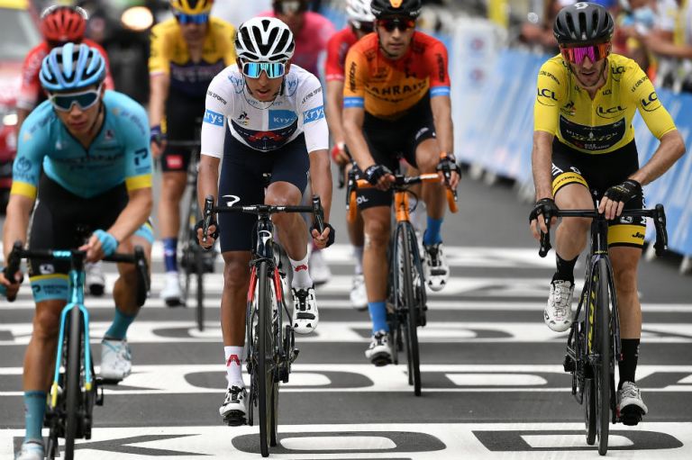 ¡Los colombianos siguen en la pelea! Así les fue en la etapa 8 del Tour de Francia