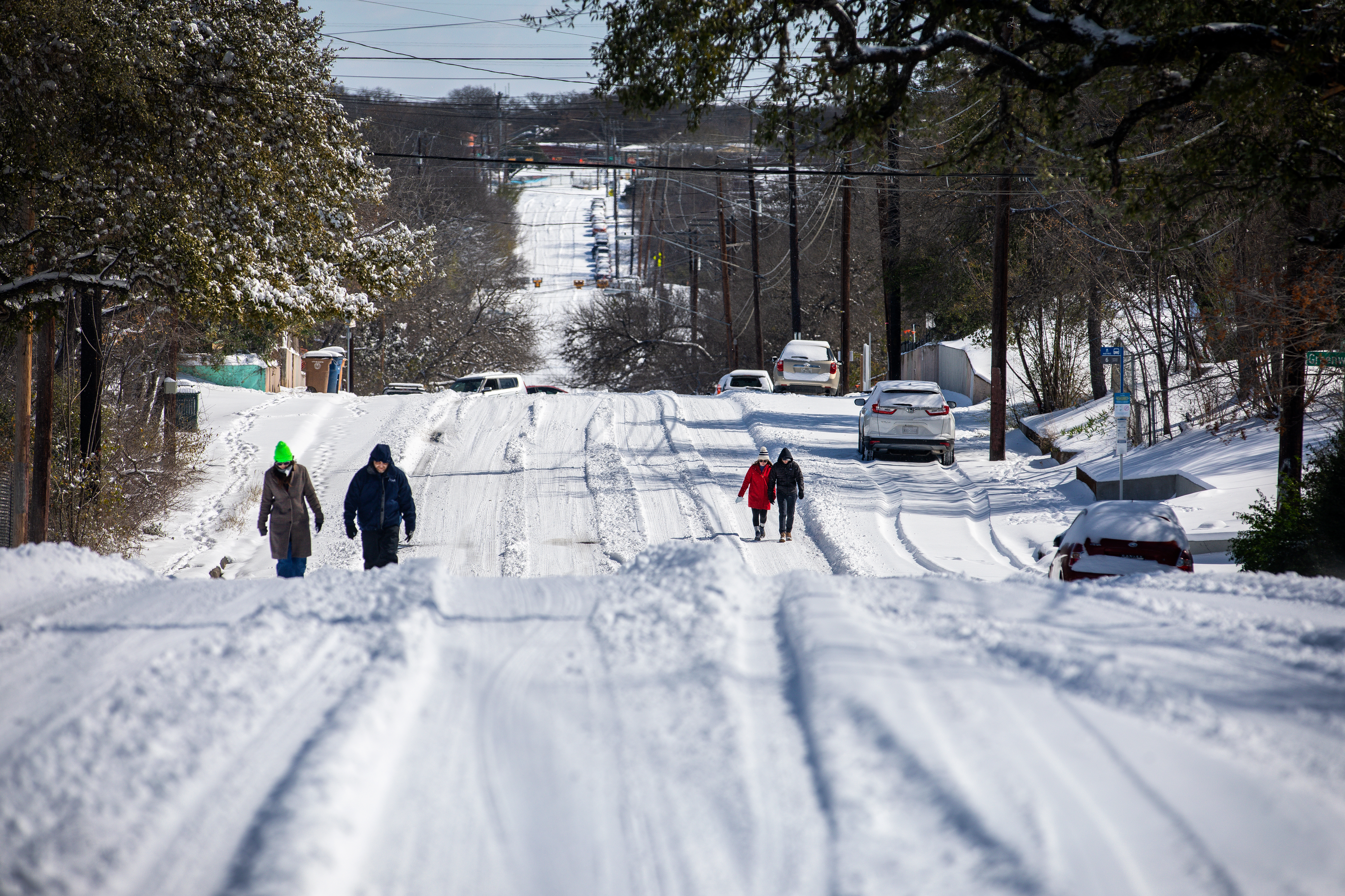 La tormenta invernal ha traído un clima frío histórico a Texas, provocando retrasos en el tráfico y cortes de energía. Las tormentas se han extendido por 26 estados con una combinación de temperaturas bajo cero y precipitaciones.