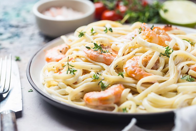Receta para empezar la semana: pasta cremosa con camarones