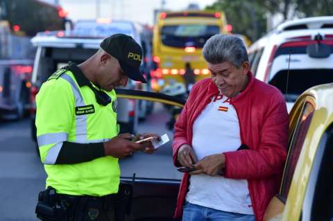 Multa y grúa: lo que pasa si saca su carro en el Día Sin Carro en Bogotá