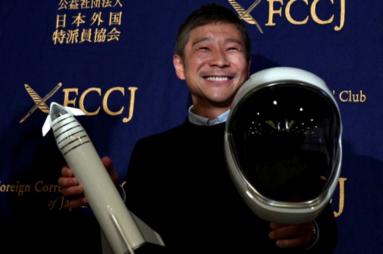 Japonés que irá a la luna en la nave SpaceX no espera un entrenamiento "muy duro"