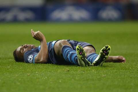 Por un choque, jugador del Porto fue retirado en ambulancia