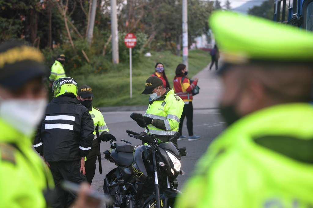 Recorrido por la localidad de Usaquén durante la cuarentena estricta en este punto de la ciudad que cuenta con el acompañamiento de la policía, ejército y el alcalde encargado Luis Ernesto Gómez