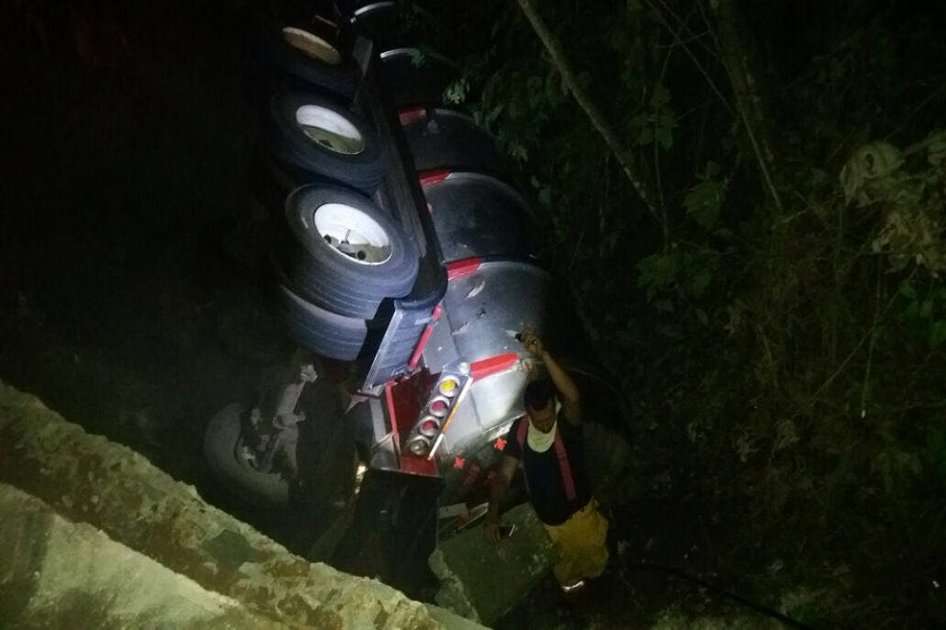El incidente se originó a las 3:30 a.m., a la altura del kilómetro 27, vía Honda-Guaduas. / Foto: CAR