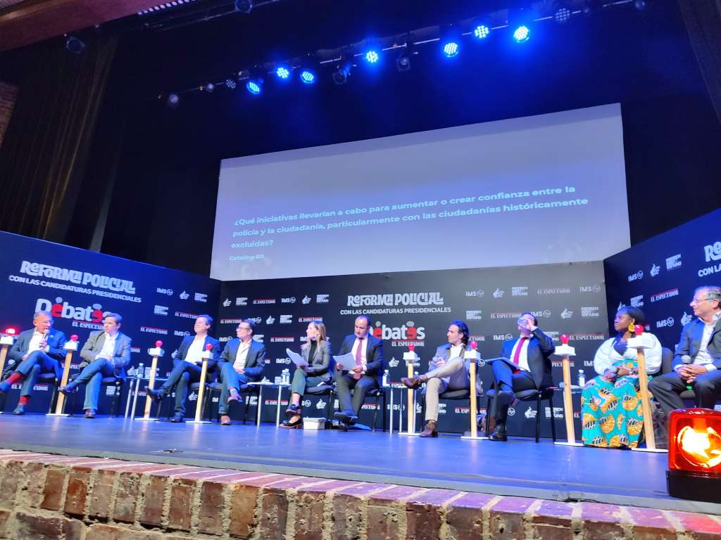 Diez precandidatos se dieron cita en el auditorio del Gimnasio Moderno.