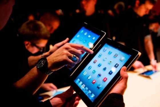 Android está ganando el favor de los usuarios,  mientras que Apple constituye el latido del corazón que mueve al mercado / AFP
