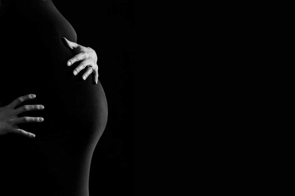 Se estima que una mujer embarazada muere en algún lugar del mundo cada 11 segundos. / Tomada de Pixabay