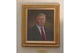La pintora del retrato de Donald Trump responde a las acusaciones del mandatario