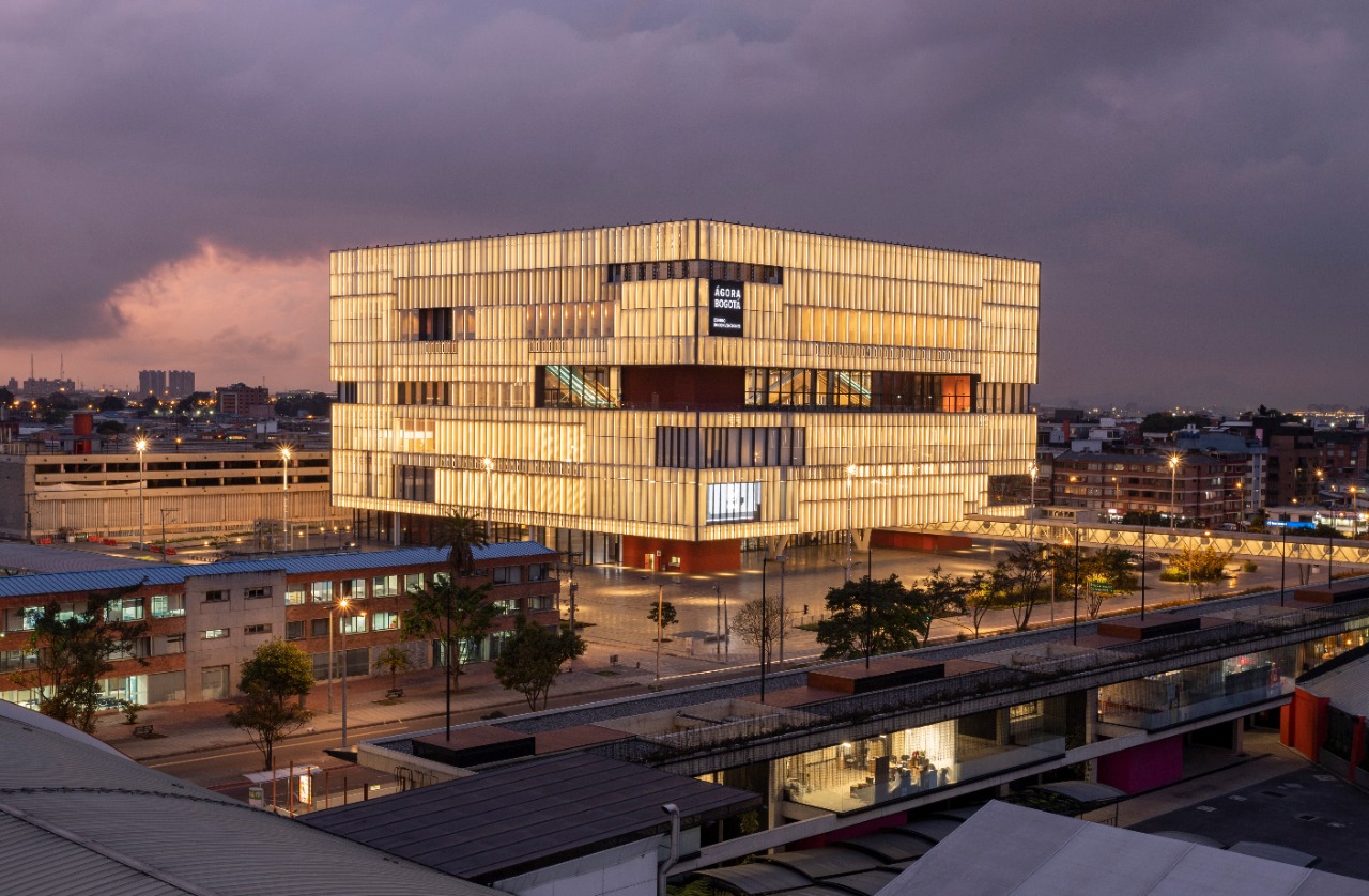 Ágora Bogotá cuenta con un área total de 64.883m2.
