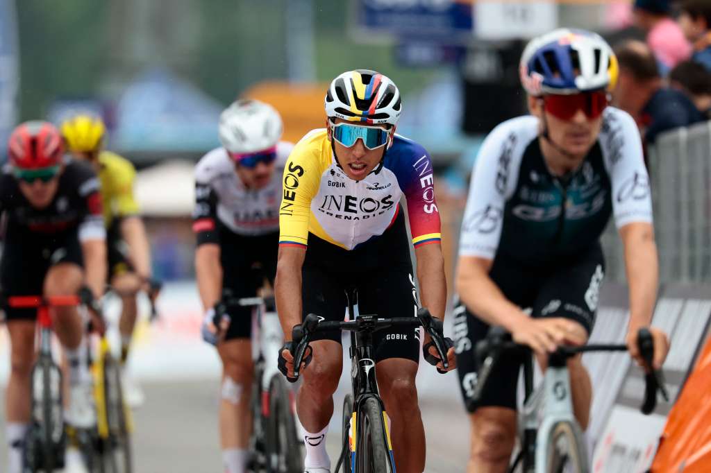 Egan Bernal en acción durante la etapa 18 del Giro de Italia.