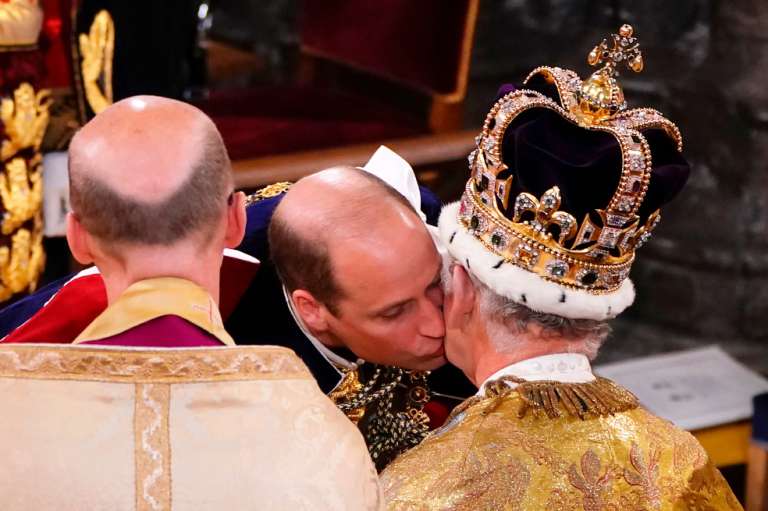 Carlos III fue coronado rey de Reino Unido