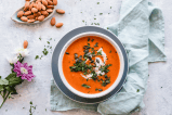 Crema de tomate con queso mozarella