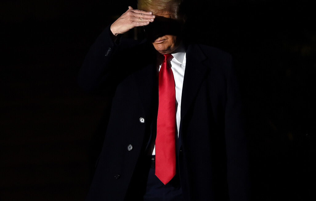 Donald Trump, presidente de EE. UU., lleva a su asesora espiritual a la Casa Blanca como consejera oficial. / AFP