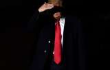 Polémica asesora espiritual de Trump dice que "él busca la voz de Dios"