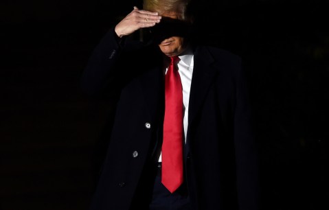 Polémica asesora espiritual de Trump dice que "él busca la voz de Dios"