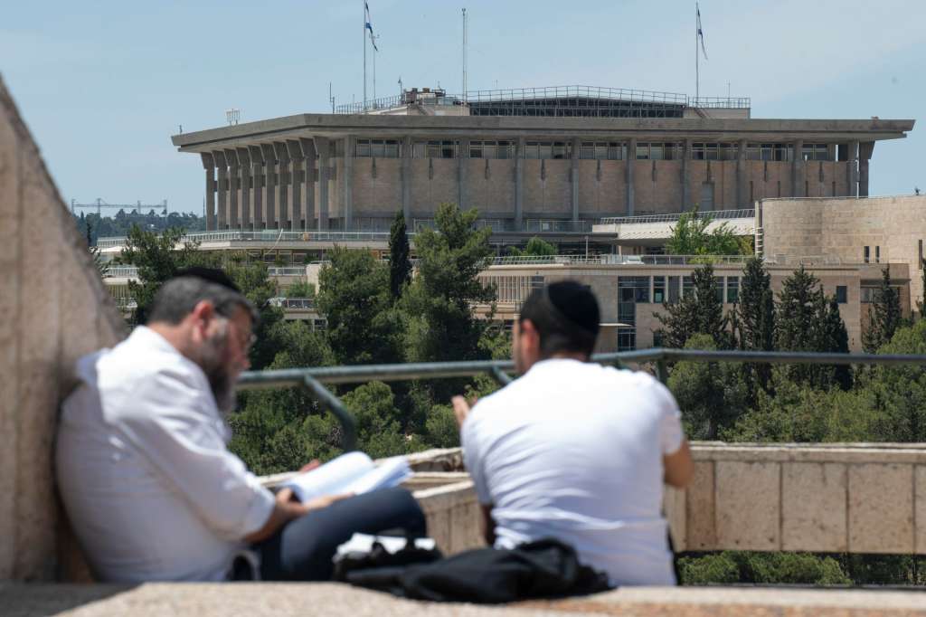 JERUSALÉN, 10/05/2025.- Esta semana el Parlamento israelí (la Knéset) comenzó a debatir la conocida como "Ley de impuestos a las ONG", una iniciativa para imponer un arancel del 80 % a las donaciones de países extranjeros a organizaciones israelíes que no cuenten con el apoyo explícito del Gobierno de Benjamín Netanyahu.EFE/Magda Gibelli