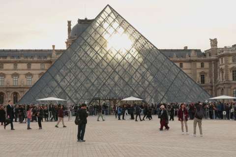 ¿Qué pasa en el Museo del Louvre?: Obras resultaron dañadas por una fuga de agua