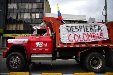 Transportadores revisarán propuesta del Ministerio para levantar el paro