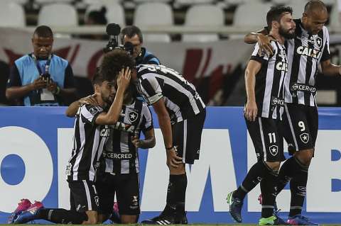 Con un golazo de chilena, Botafogo venció a Olimpia en la Libertadores