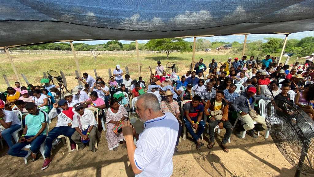 La Agencia Nacional de Tierras entregó 371 hectáreas en La Guajira a familias campesinas, además del título de un resguardo al pueblo Wayuu