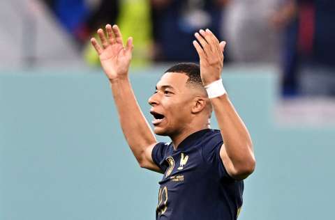 Kylian Mbappé metió a Francia a los octavos de final de Catar 2022