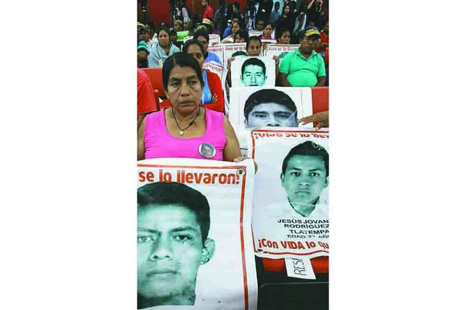 Familiares de los estudiantes. / AFP