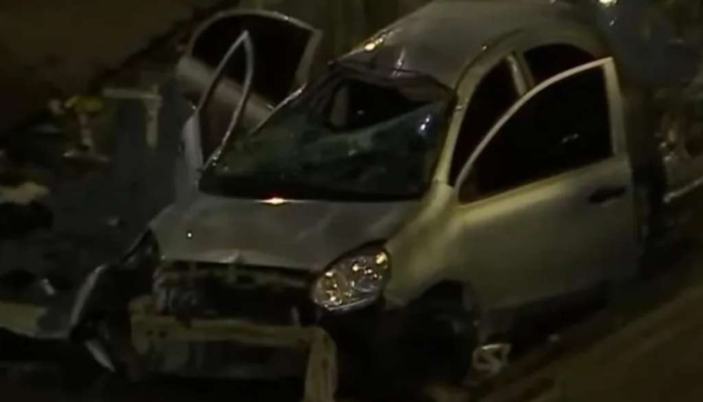 El vehículo terminó dentro de un caño tras una persecución policial en Puente Aranda.