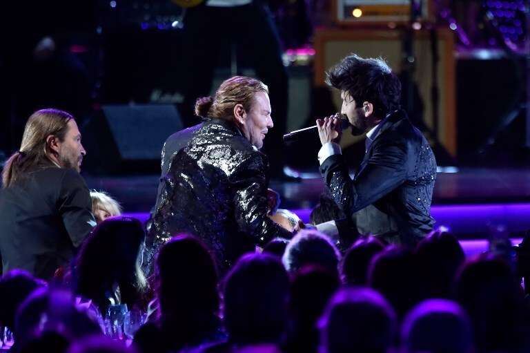 Sebastián Yatra en la ceremonia en la que Maná recibió el Grammy Latino a Persona del Año 2018. / Archivo AFP