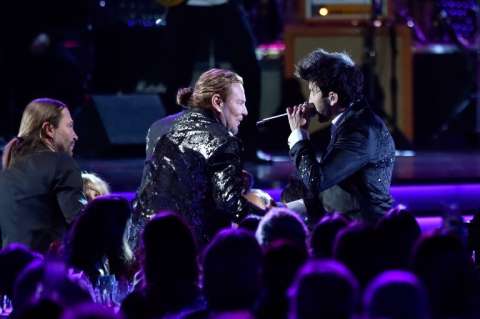 Maná reinventa "No ha parado de llover" junto a Sebastián Yatra