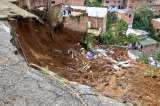 Demolerán doce viviendas por riesgo de colapso en Villatina, Medellín