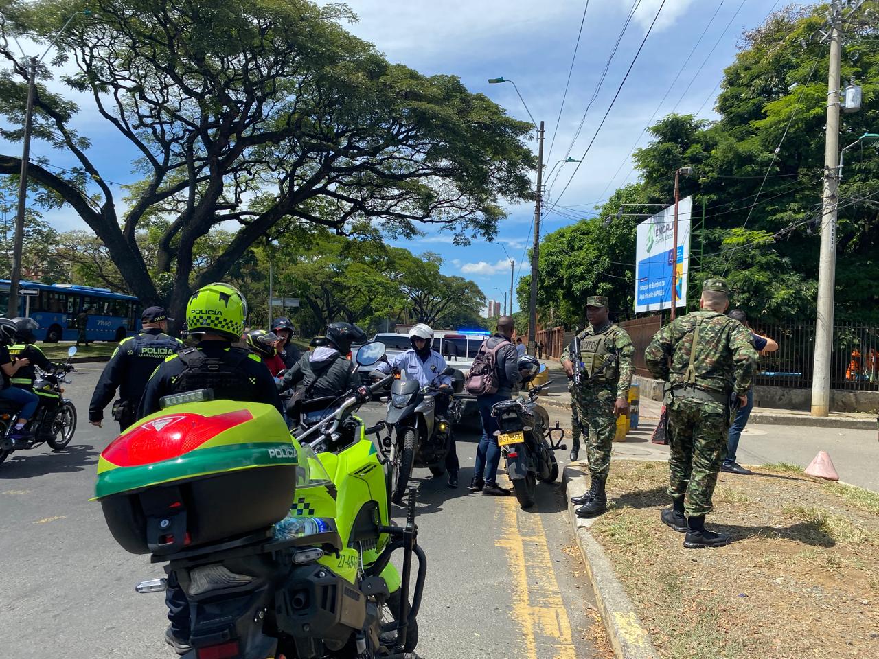 Hasta el momento, no hay afectaciones al personal militar ni a la población civil.