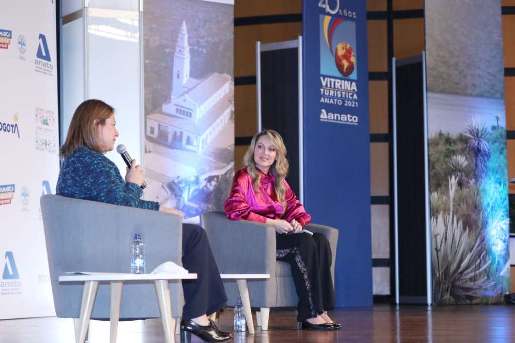 Ximena Lombana, ministra de Comercio, Industria y Turismo y Paula Cortés, presidenta de Anato.