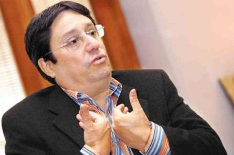 Resultado de encuesta no implica que deba ganar Pacho Santos en convención