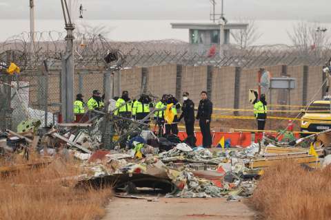 Esto dijeron los dos sobrevivientes del accidente de avión en Corea del Sur