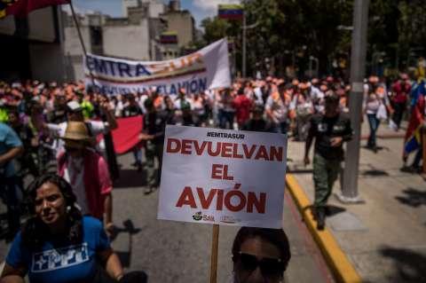 Justicia argentina autoriza salida de parte de la tripulación de avión venezolano