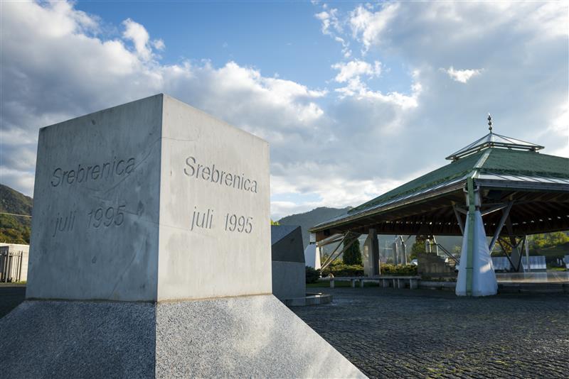 El complejo “Memorial y cementerio del genocidio de Srebrenica-Potocari” cuenta con tres espacios: el memorial, el cementerio y el museo.