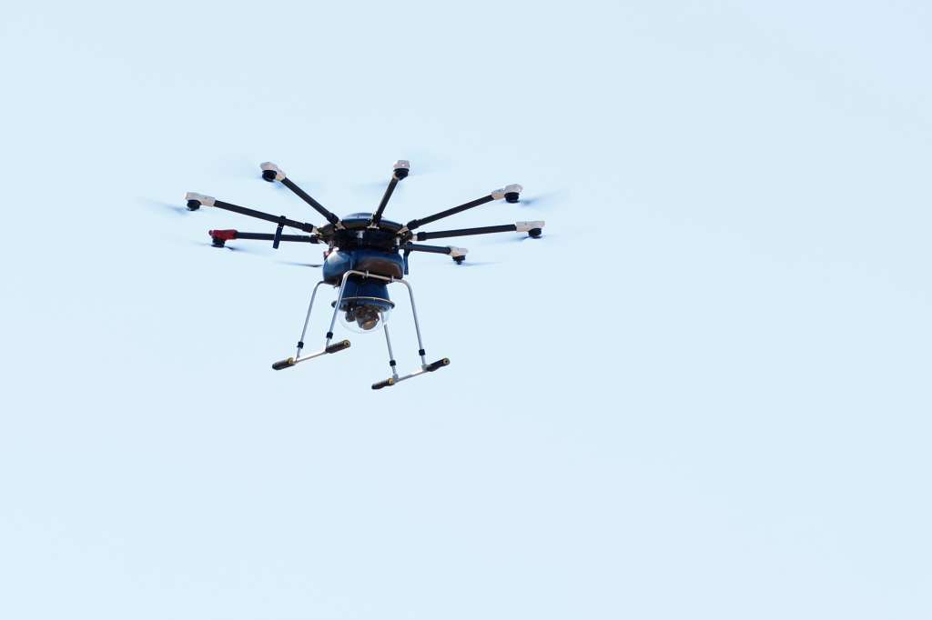 Tokyo (Japan), 04/02/2025.- A drone is seen during a prevention drill simulating a missile attack, in Tokyo, Japan, 04 February 2025. Tokyo's Emergency Departments (police, firefighters, and medical rescue), in collaboration with the Self-Defense Forces, joined in exercises for a prevention drill simulating a missile attack. (Japón, Tokio) EFE/EPA/Rodrigo Reyes Marin / POOL