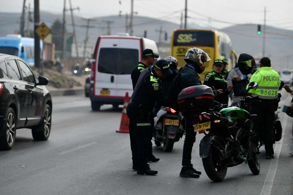 Retenes de tránsito durante la plan éxodo, en la autopista sur, peaje mondoñedo.
