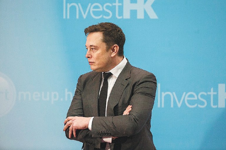 Elon Musk en líos: denuncian que monos murieron en ensayos de sus chips cerebrales