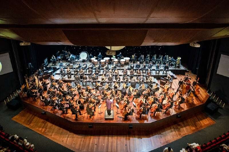 “Orquesta Supernova Romántica es una experiencia interesante, porque más allá de estudiar con artistas internacionales, los jóvenes pueden practicar y hacer una experiencia concreta de orquesta, lo cual es fundamental”, comenta Antonio Miscenà, director del Cartagena Festival de Música. / Cortesía