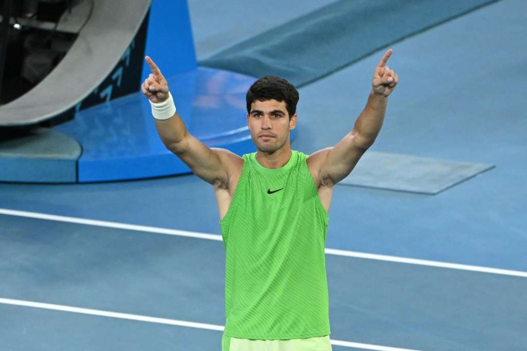 MELBOURNE (Australia), 30/01/2026.- Carlos Alcaraz of Spain celebrates his win in the men’s semifinal against Alexander Zverev of Germany on day 13 of the 2026 Australian Open tennis tournament in Melbourne, Australia, 30 January 2026. (Tenis, Alemania, España) EFE/EPA/JAMES ROSS AUSTRALIA AND NEW ZEALAND OUT