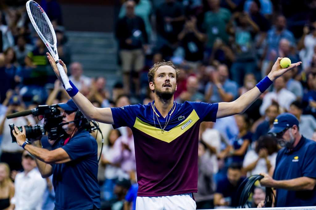 Flushing Meadows (United States), 09/09/2023.- Daniil Medvedev of Russia reacts after defeating Carlos Alcaraz of Spain during their men's singles semifinal round match during the US Open Tennis Championships at the USTA National Tennis Center in Flushing Meadows, New York, USA, 08 September 2023. The US Open runs from 28 August through 10 September. (Tenis, Rusia, España, Nueva York) EFE/EPA/WILL OLIVER