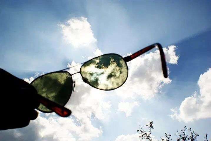 Las gafas para la migraña son como un escudo protector para tus ojos sensibles.