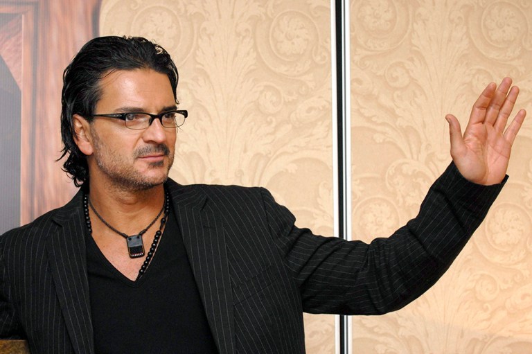 Ricardo Arjona suspende la gira "Circo soledad" por embargo de equipos