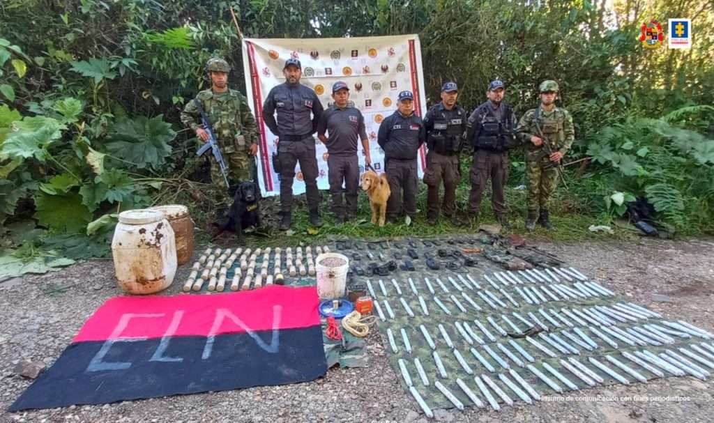 Una bandera alusiva al Eln fue encontrada junto a los elementos incautados.