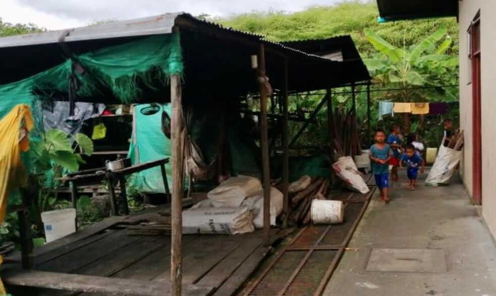 Actualmente 25 familias, unas 120 personas, permanecen desterradas en Buenaventura. 15 de ellas viven en el Centro de Atención Integral para la Juventud. / Cortesía
