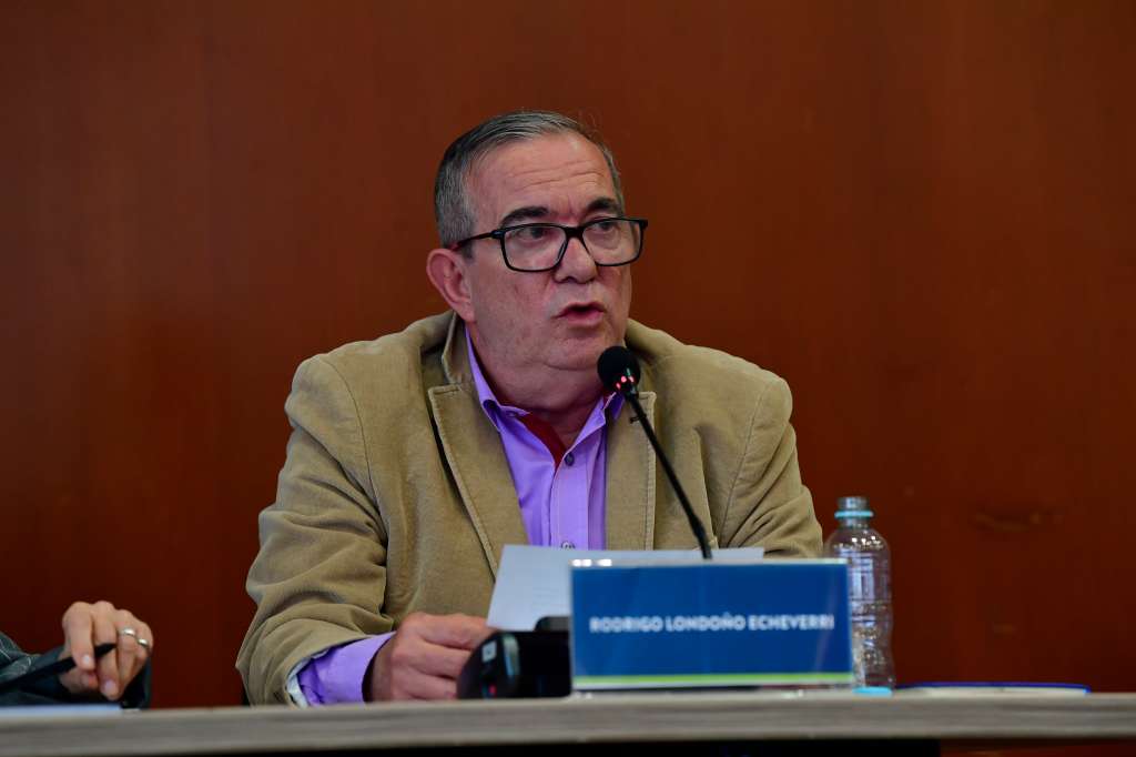 Conocido como alias Timoleón Jiménez o Timochenko durante la comunicación de los decretos de amnistía por parte de la Jurisdicción Especial de Paz (JEP)