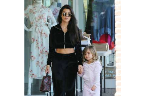 Kourtney Kardashian y Travis Barker, de Blink 182, confirman su relación amorosa