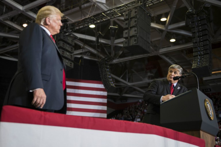 El regaño de Fox News a su presentador estrella por haber sido orador en mitin de Trump